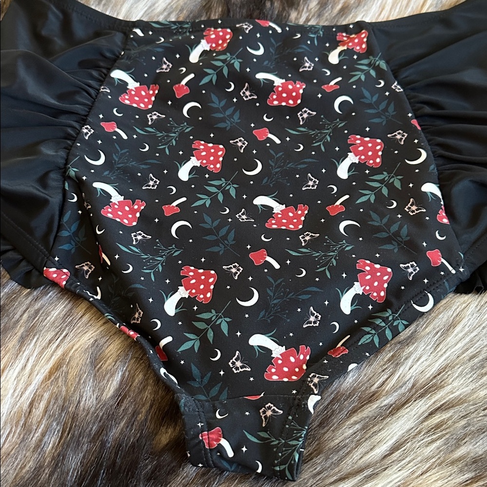 ๐ Hot Topic ๐ *NWOT* Women's Mushroom Print Cottage Core Scrunch Bikini Bottom - Picture 9 of 12